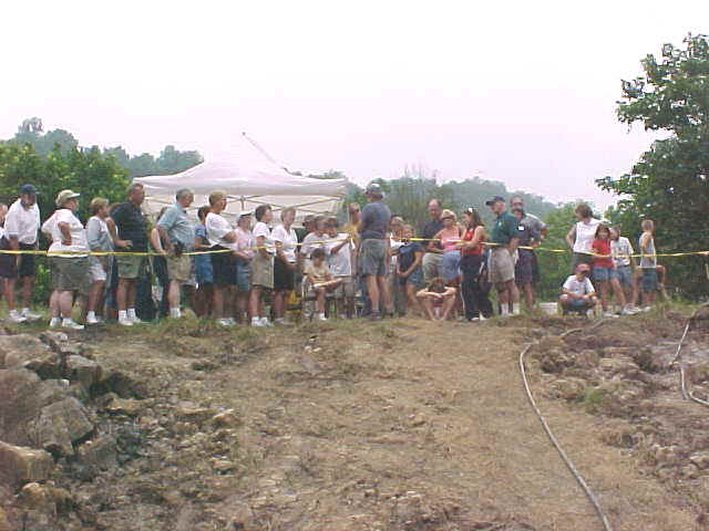 Group from dig site.jpg (37783 bytes)